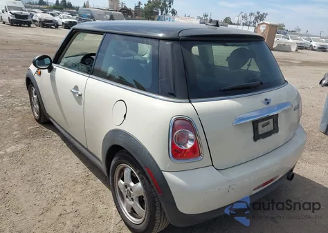 2011 Mini Cooper z USA, uszkodzony, nr VIN WMWSU3C5XBT092951